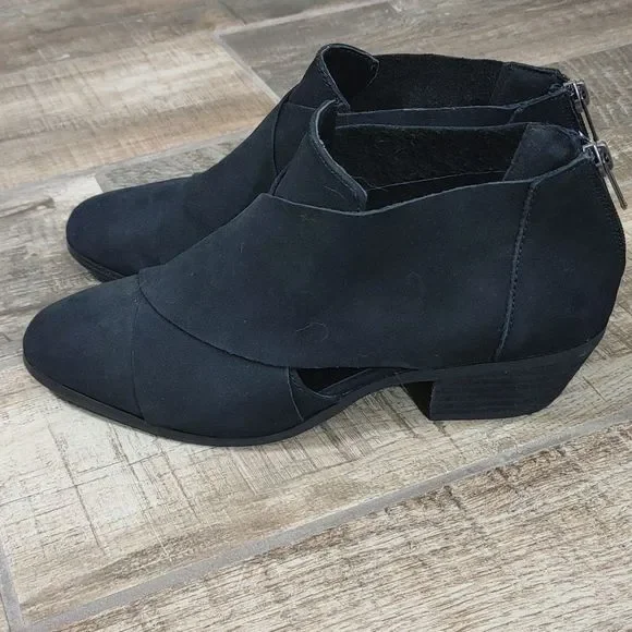 Very Volatile Black Booties - Picture 2 of 6